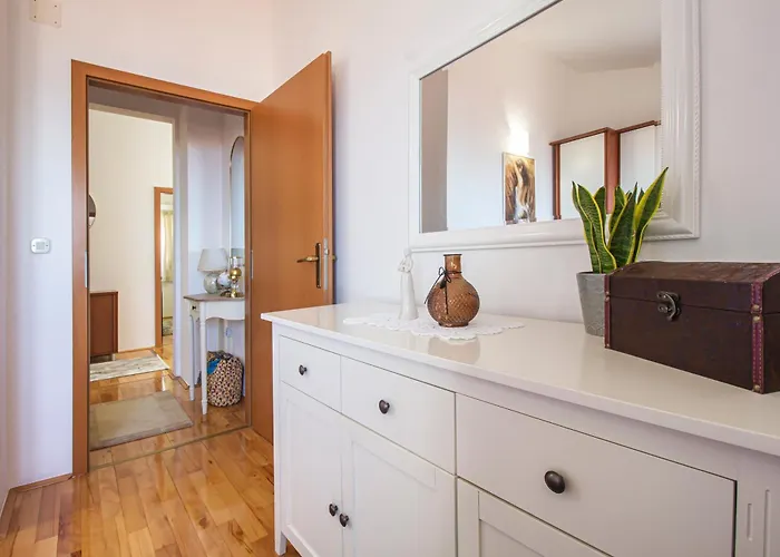 アパート Anita With Amazing Sea View