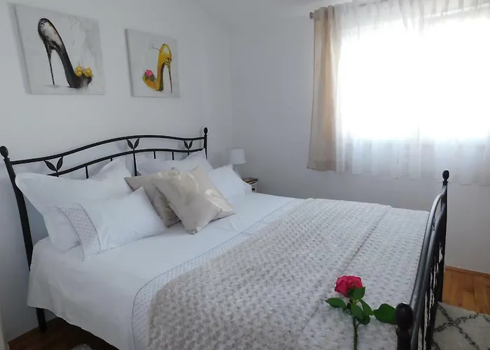 Anita With Amazing Sea View マカルスカ